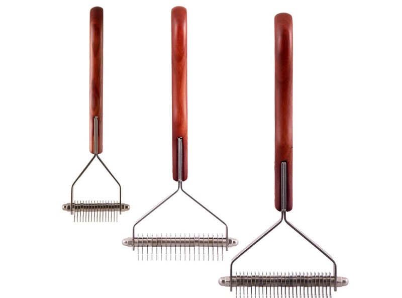 Small Dematting Coat Rake - 16 Blades, Dezynadog